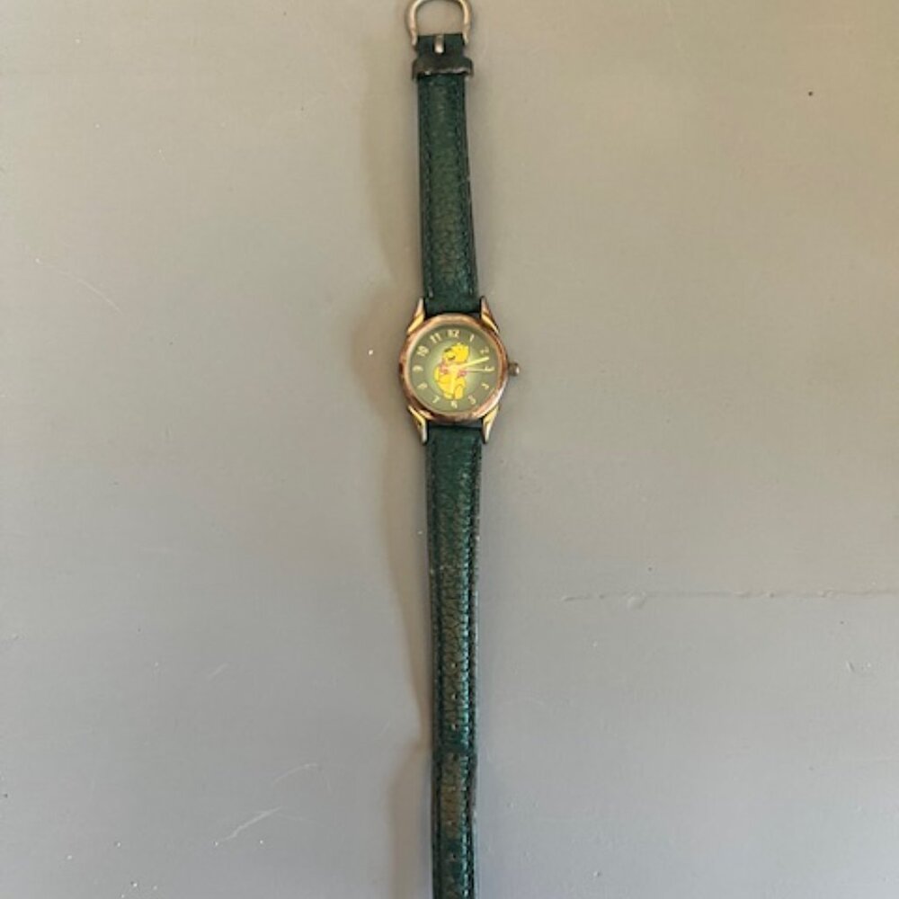 VINTAGE Disney Store Pooh Watch Women Gold Tone Green Leather Watchband